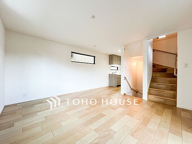 忙しい朝でも、しっかり家族が揃って食事をして頂けるゆとりある大きさのダイニングスペース。