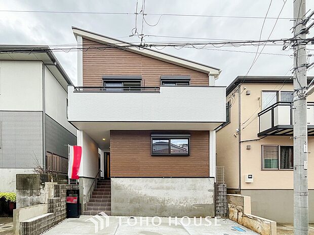 清潔感溢れる玄関がお出迎えする本邸宅の物語は、ここから始まる日常を期待させます。