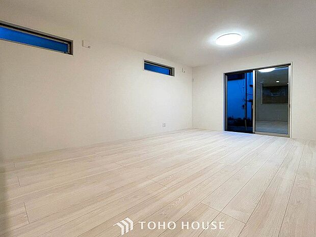 光と風があふれる開放的なリビングダイニングには自然と家族みんなが集まってきます。