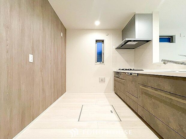 機能的で使い勝手のよさそうなキッチン。明るく清潔感があります。