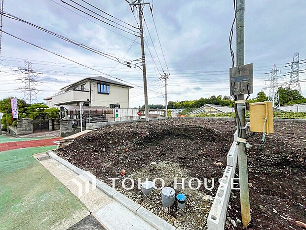 閑静な住宅街の陽当りに恵まれた土地で寛ぎに満ちた生活を。