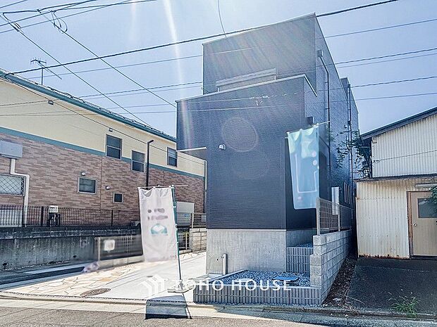 閑静な住宅街の一角、ひと時のくつろぎが生まれ、ゆっくりと愛着が育まれていきます。