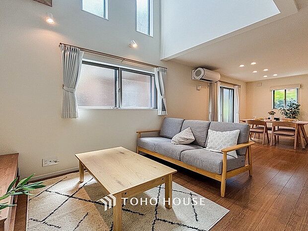 開放感あるリビングダイニング。ご家族とのんびりしたひと時を過ごせますね。