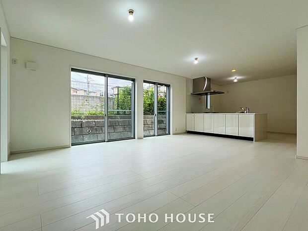 落ち着いた雰囲気に包まれた伸びやかな空間で、ゆったりと家族団らんの時間を過ごせます。