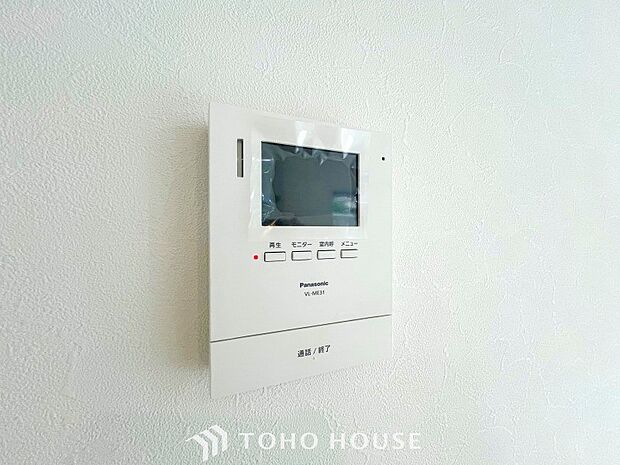 誰が来てもわかる様にモニター付きインターホンを設置。快適と安らぎを合わせた優しい設計。