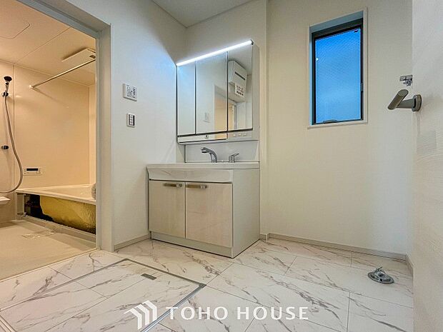 清潔感のあるプライベート空間は、身だしなみチェックや肌のお手入れに最適です。