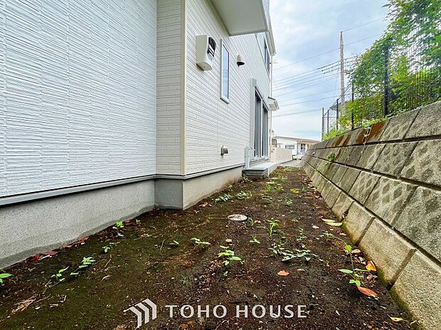 毎日の暮らしの中に癒しを与えてくれるお庭スペース。