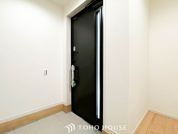 帰り着くたびに洗練されたテイストの空間に迎えられ誇りと喜びを感じる玄関まわりです。