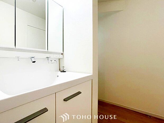 洗面台・洗面所清潔感のあるプライベート空間は、身だしなみチェックや肌のお手入れに最適です。