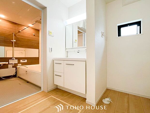 清潔感のあるプライベート空間は、身だしなみチェックや肌のお手入れに最適です。