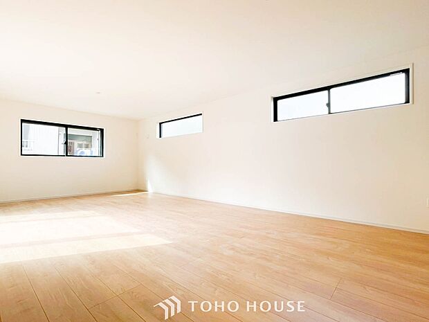 忙しい朝でも、しっかり家族が揃って食事をして頂けるゆとりある大きさのダイニングスペース。