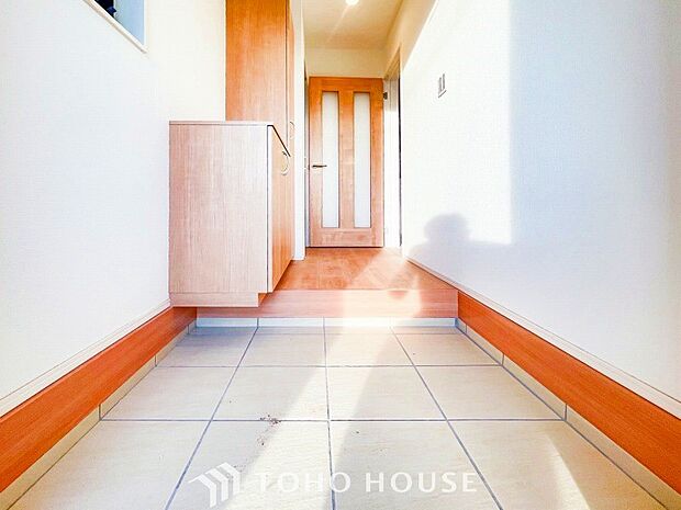 帰り着くたびに洗練されたテイストの空間に迎えられ誇りと喜びを感じる玄関まわりです。