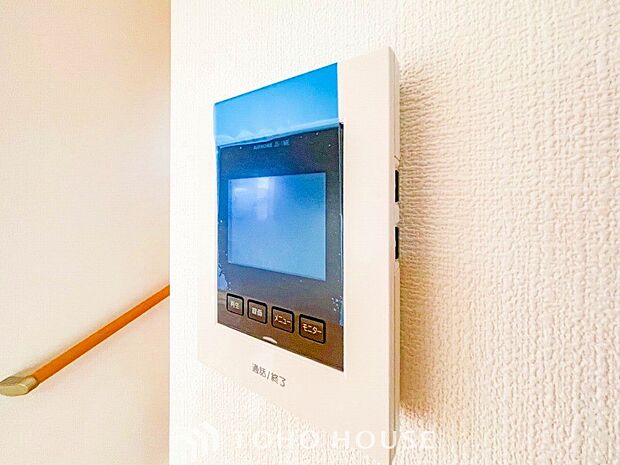 誰が来てもわかる様にモニター付きインターホンを設置。快適と安らぎを合わせた優しい設計。