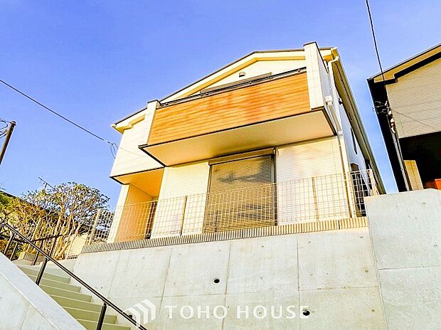 閑静な住宅街の一角、ひと時のくつろぎが生まれ、ゆっくりと愛着が育まれていきます。