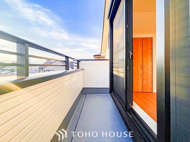 お部屋にも爽やかな風と暖かく柔らかな日差しが差し込み、毎日の暮らしを豊かに彩ります。