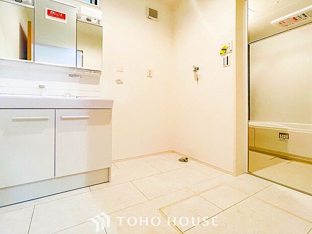 清潔感のあるプライベート空間は、身だしなみチェックや肌のお手入れに最適です。