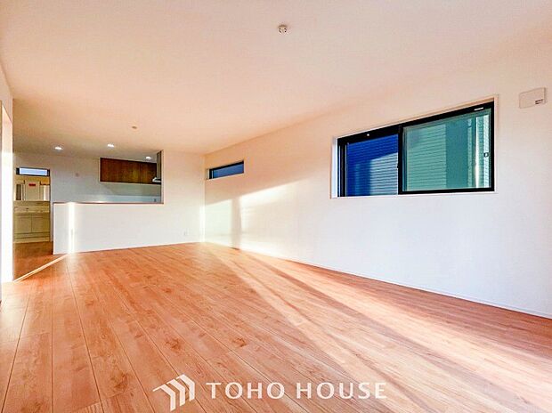 あたたかい日差しがたっぷり降り注ぐLDKは自然と家族の顔があかるい笑顔に。