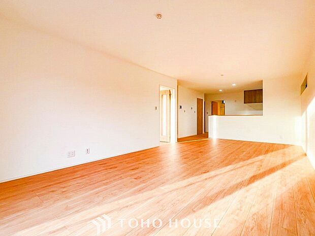 忙しい朝でも、しっかり家族が揃って食事をして頂けるゆとりある大きさのダイニングスペース。