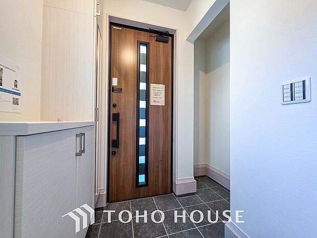 帰り着くたびに洗練されたテイストの空間に迎えられ誇りと喜びを感じる玄関まわりです。