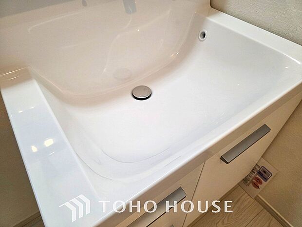 洗面台・洗面所パウダールームはナチュラルな雰囲気で清潔な印象。