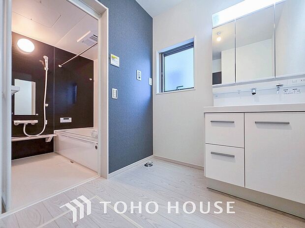 清潔感のあるプライベート空間は、身だしなみチェックや肌のお手入れに最適です。