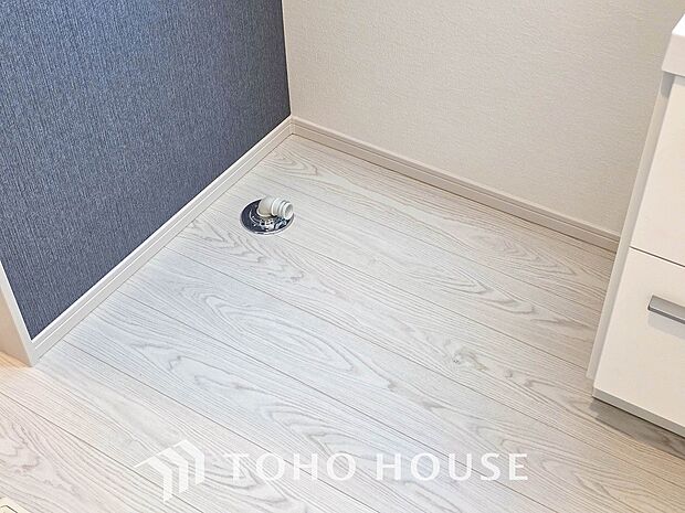 洗濯機を配置しても十分なスペースを確保しております。