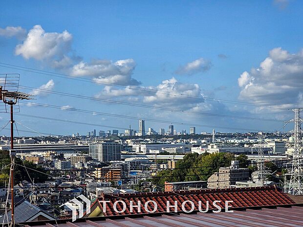 豊かな眺望にふさわしい空間には、通風・採光にも優れ、心地よい光と風があふれています。