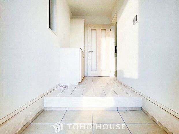 帰り着くたびに洗練されたテイストの空間に迎えられ誇りと喜びを感じる玄関まわりです。