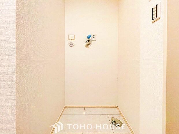 洗濯機を配置しても十分なスペースを確保しております。