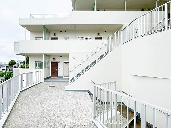現地外観写真『快適』は「家」と「街」と「環境」が調和した時に訪れるだと改めて感じさせてくれます。