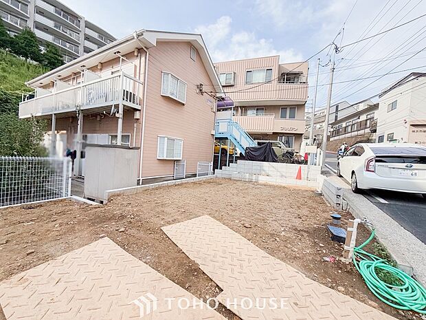 閑静な住宅街の一角、ひと時のくつろぎが生まれ、ゆっくりと愛着が育まれていきます。