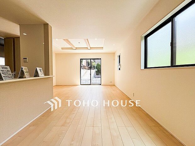 落ち着いた雰囲気に包まれた伸びやかな空間で、ゆったりと家族団らんの時間を過ごせます。