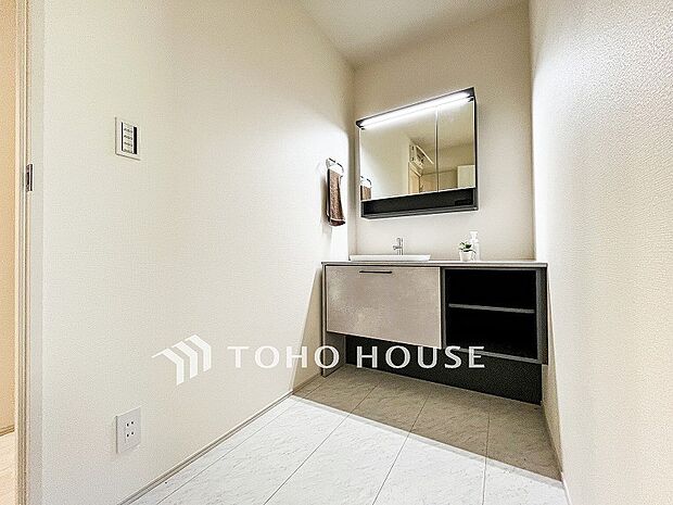 清潔感のあるプライベート空間は、身だしなみチェックや肌のお手入れに最適です。