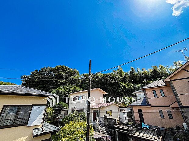 開放的で気持ちの良い眺望と青い空を満喫できます。