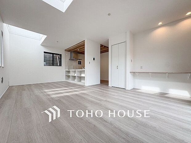 あたたかい日差しがたっぷり降り注ぐLDKは自然と家族の顔があかるい笑顔に。