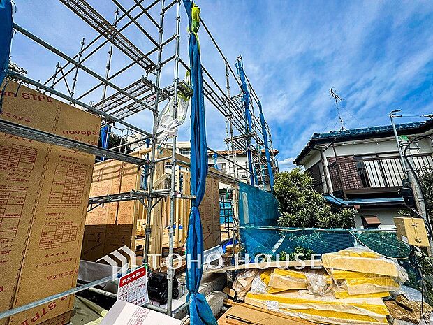 閑静な住宅街の一角、ひと時のくつろぎが生まれ、ゆっくりと愛着が育まれていきます。