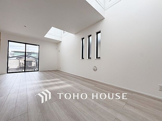 光と風があふれる開放的なリビングダイニングには自然と家族みんなが集まってきます。