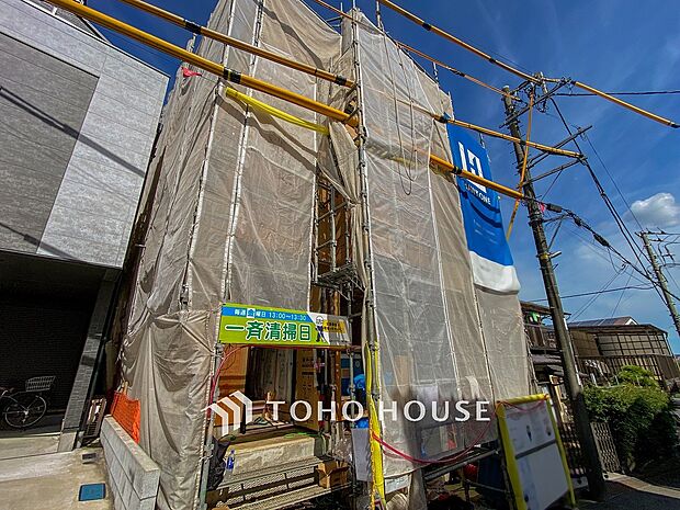 風を感じ解放感あふれる光に満ちた住まい。