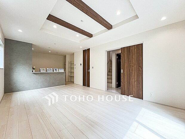 あたたかい日差しがたっぷり降り注ぐLDKは自然と家族の顔があかるい笑顔に。