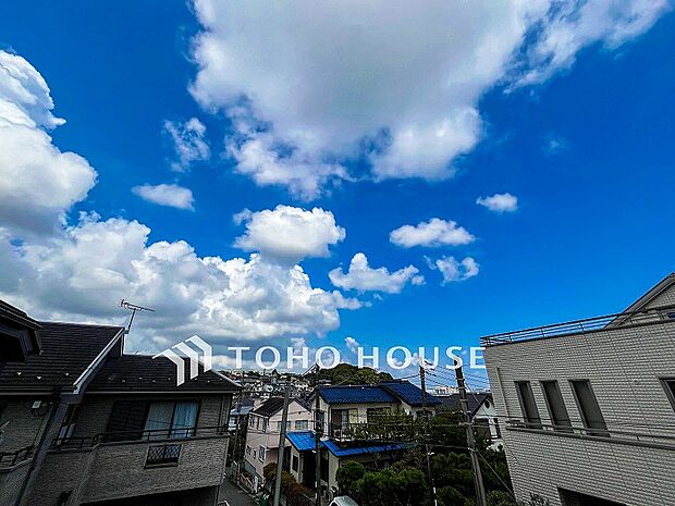 開放的で気持ちの良い眺望と青い空を満喫できます。