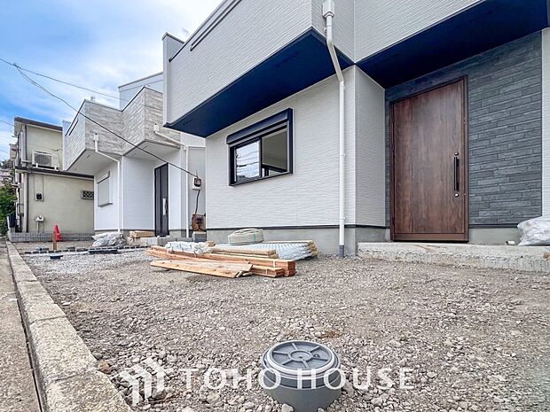 帰り着くたびに洗練されたテイストの空間に迎えられ誇りと喜びを感じる玄関まわりです。