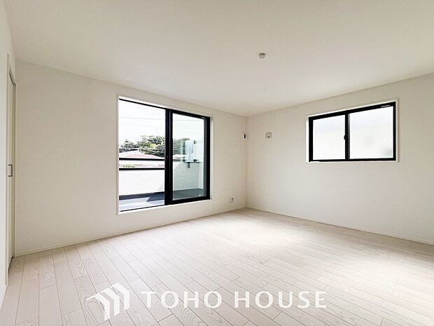 あたたかい日差しがたっぷり降り注ぐLDKは自然と家族の顔があかるい笑顔に。