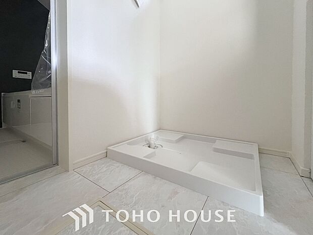 洗濯機を配置しても十分なスペースを確保しております。