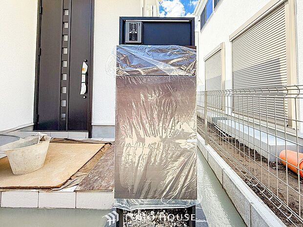 住まいの顔となる玄関は、落ち着きと華やぎの満ちた空間に。