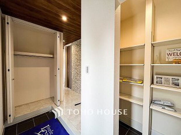 帰り着くたびに洗練されたテイストの空間に迎えられ誇りと喜びを感じる玄関まわりです。