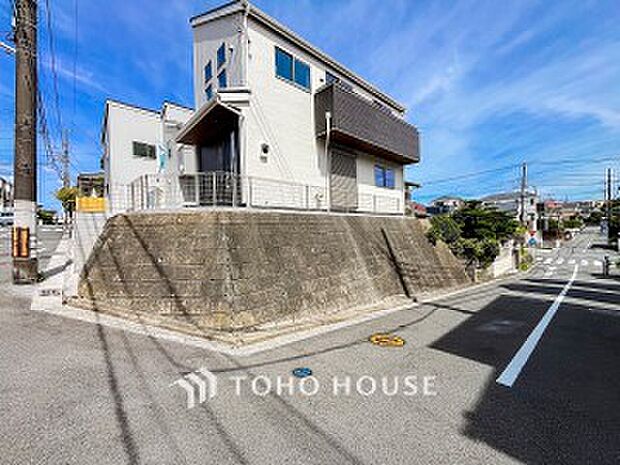 忙しく過ぎゆく日常を置き去るほど、ゆったりした時間が流れる住環境。