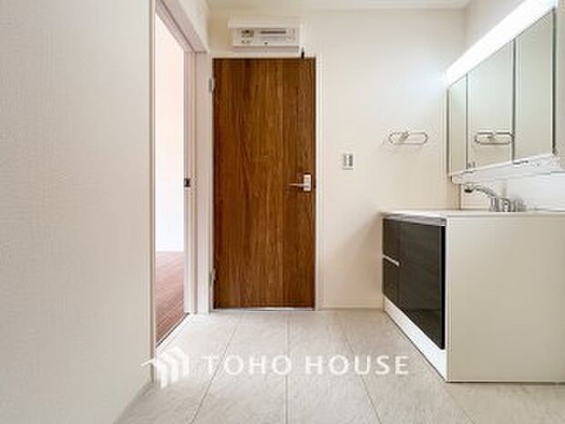 清潔感のあるプライベート空間は、身だしなみチェックや肌のお手入れに最適です。