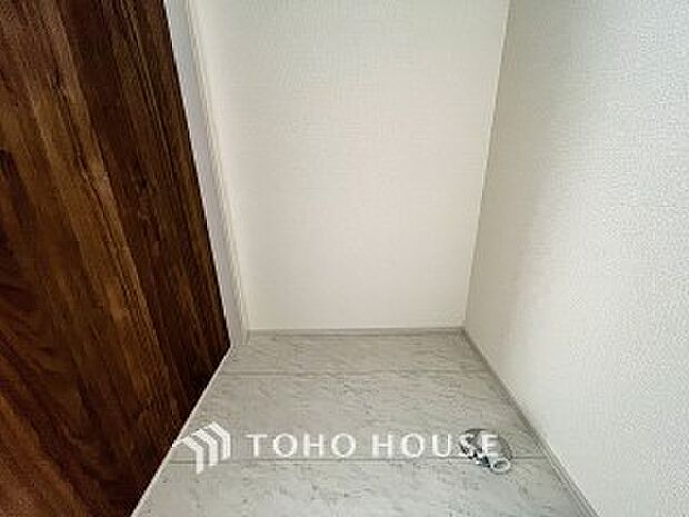 洗濯機を配置しても十分なスペースを確保しております。