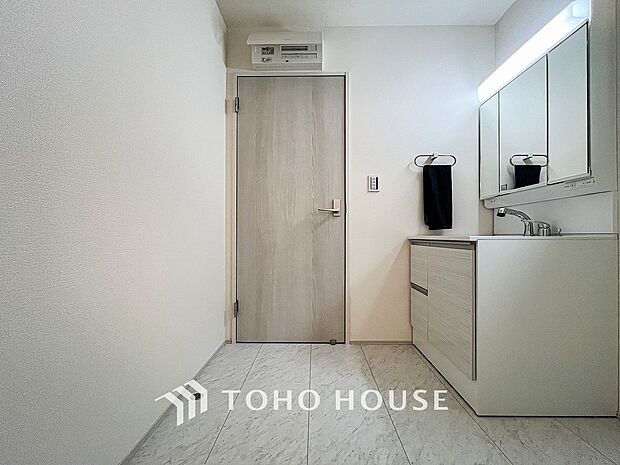 清潔感のあるプライベート空間は、身だしなみチェックや肌のお手入れに最適です。