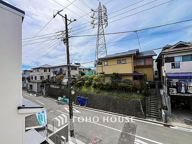 豊かな眺望にふさわしい空間には、通風・採光にも優れ、心地よい光と風があふれています。